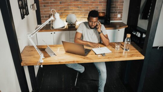 How Hybrid Working Enables a Seamless Retail Experience, from Anywhere